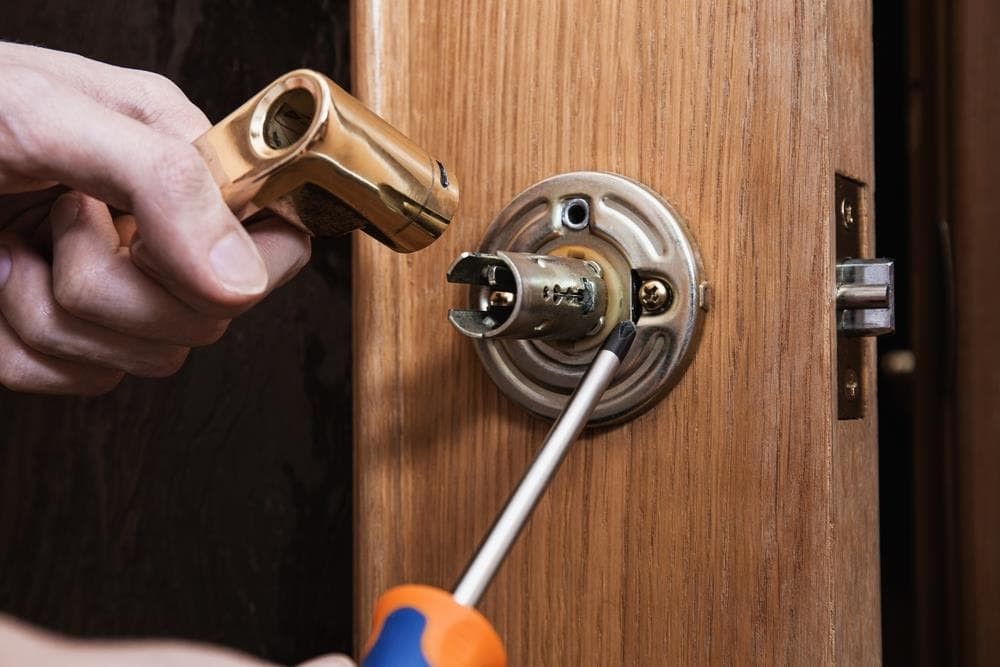 Cómo mantener tus cerraduras en buen estado: limpieza, lubricación y revisión periódica