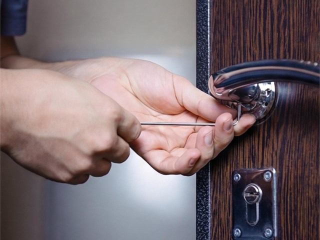 ¿Por qué deberías elegir un cerrajero de la UCES? El sello de la seguridad certificada